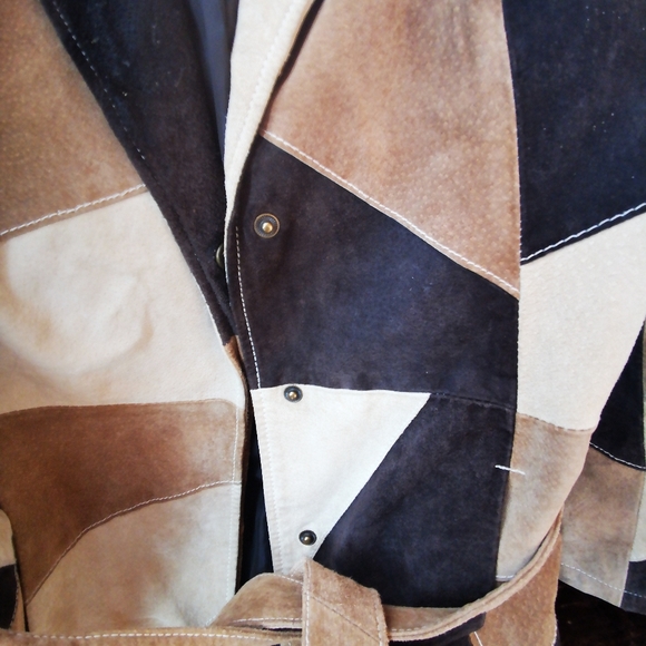 WOW.  VINTAGE ! gorgeous psyched suede coat - Picture 5 of 5